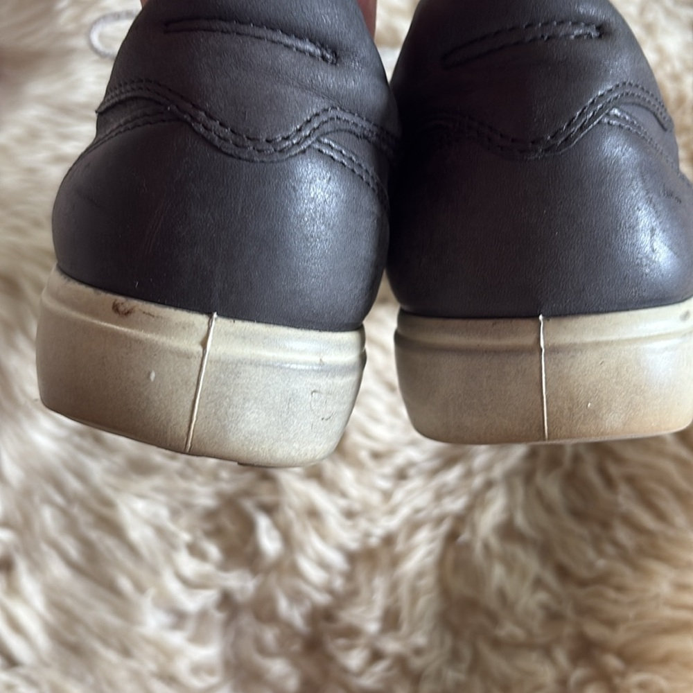 Ecco Women's Grey Leather Sneakers 8 - Picture 3 of 6